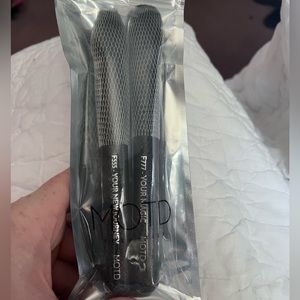 MOTD COSMETICS two brushes